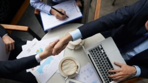 AI Agents in B2B Marketing: Benefits, Challenges & Best Practices